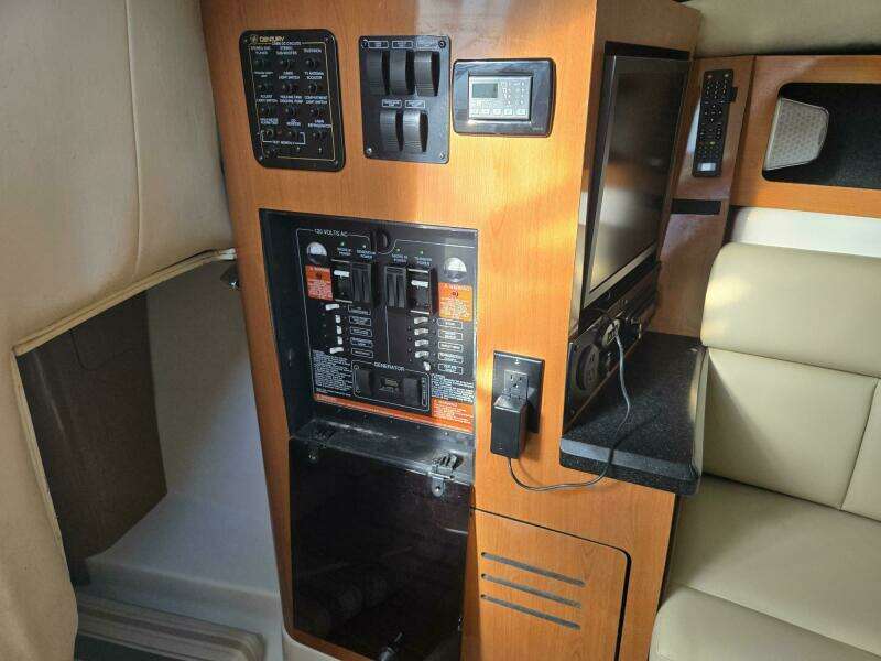 2008 Century 2900 Express