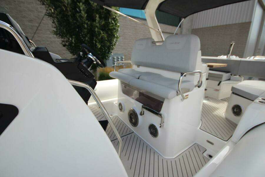 2024 Zodiac Medline 9 NEO