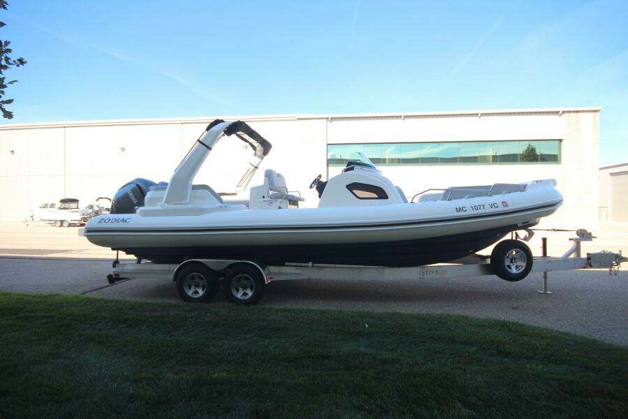 2024 Zodiac Medline 9 NEO