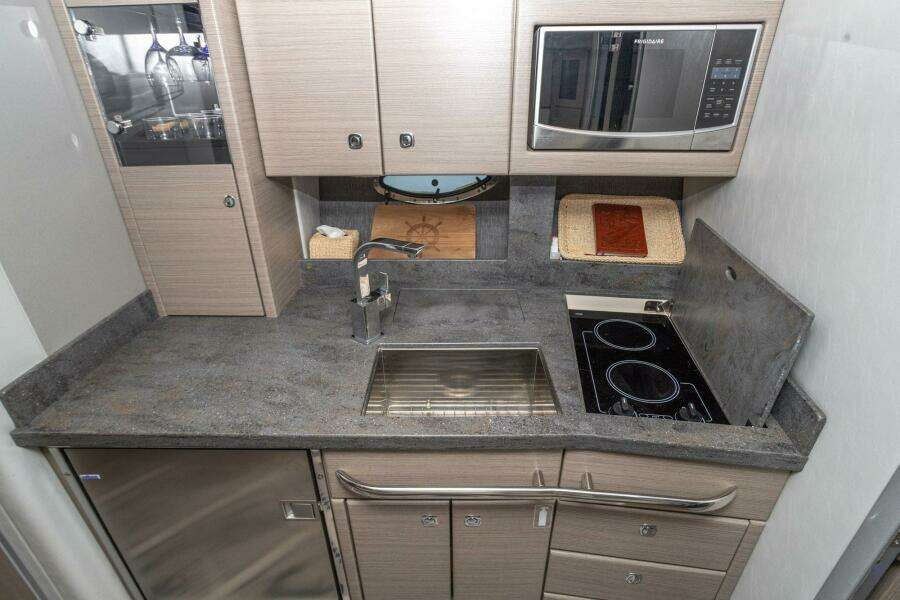 2018 Formula 37 Performance Cruiser