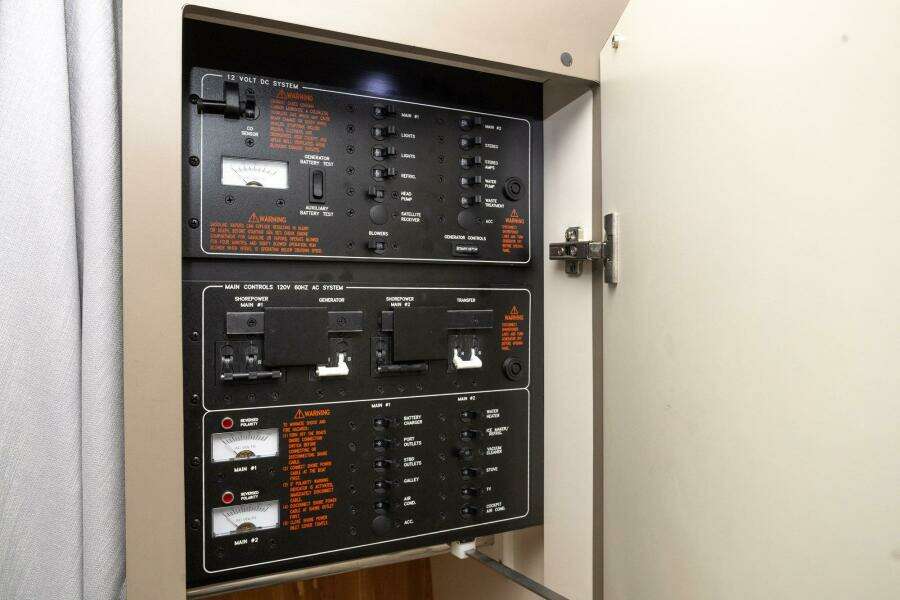 2018 Formula 37 Performance Cruiser