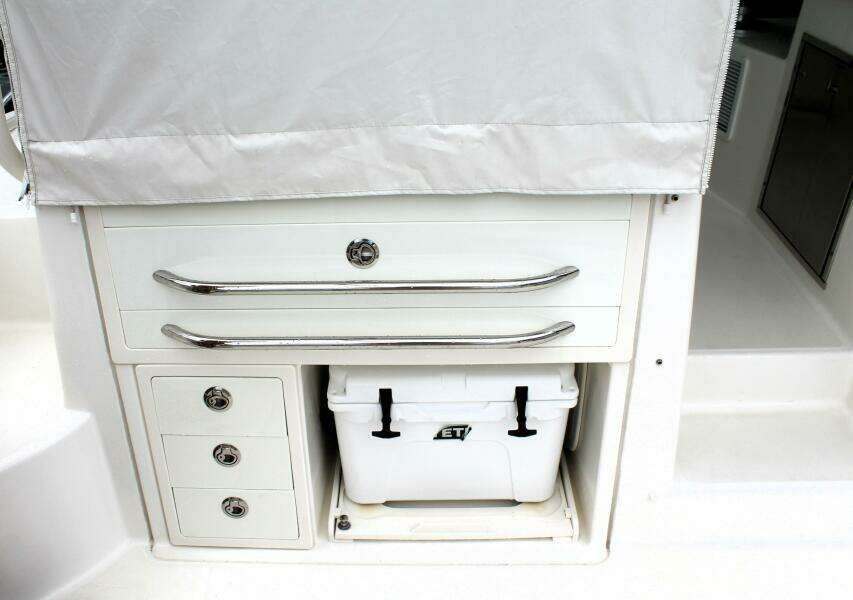 2017 Boston Whaler 345 Conquest