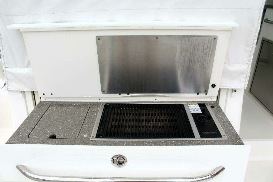 2017 Boston Whaler 345 Conquest