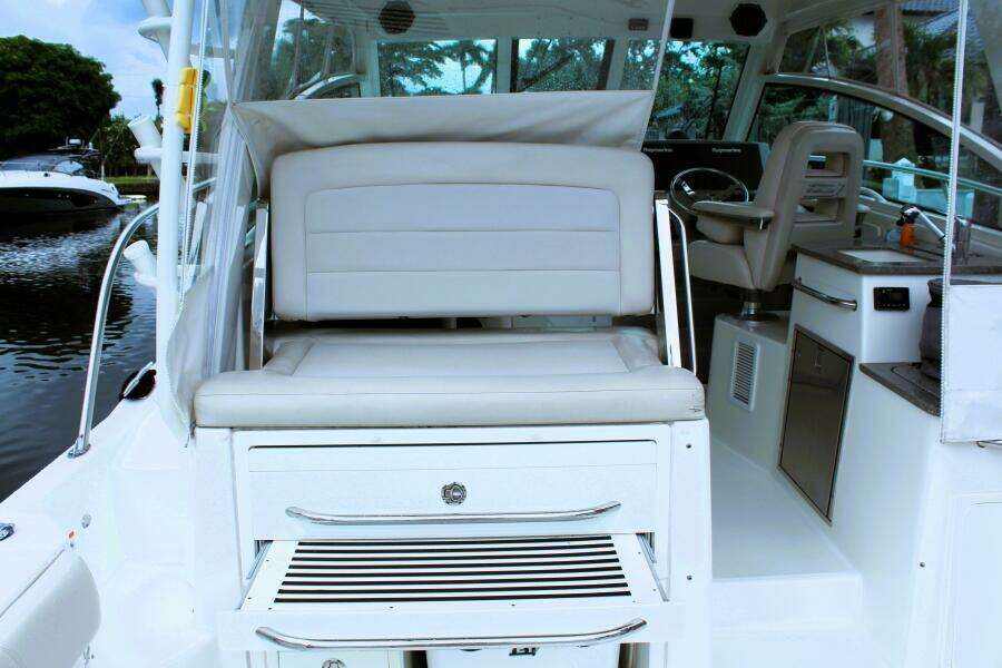 2017 Boston Whaler 345 Conquest