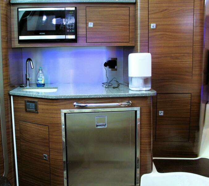 2017 Boston Whaler 345 Conquest