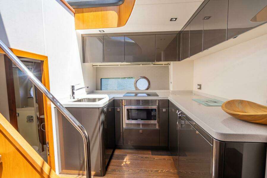 2018 Sunseeker Predator 57