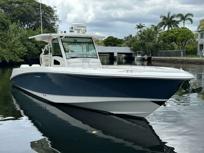 2015 Boston Whaler 370 Outrage
