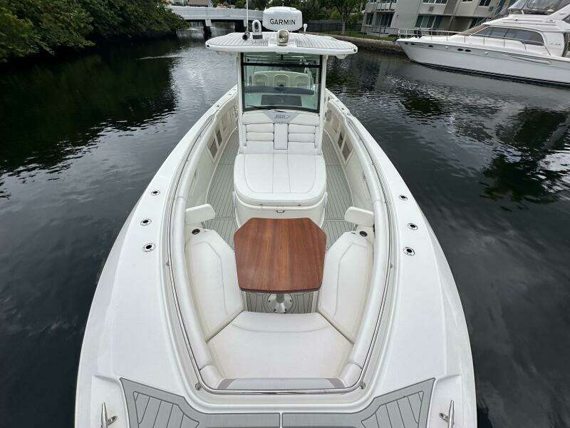 2015 Boston Whaler 370 Outrage