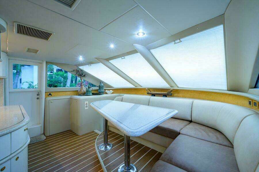 Lazzara 80 LOST TEXAN - Dinette