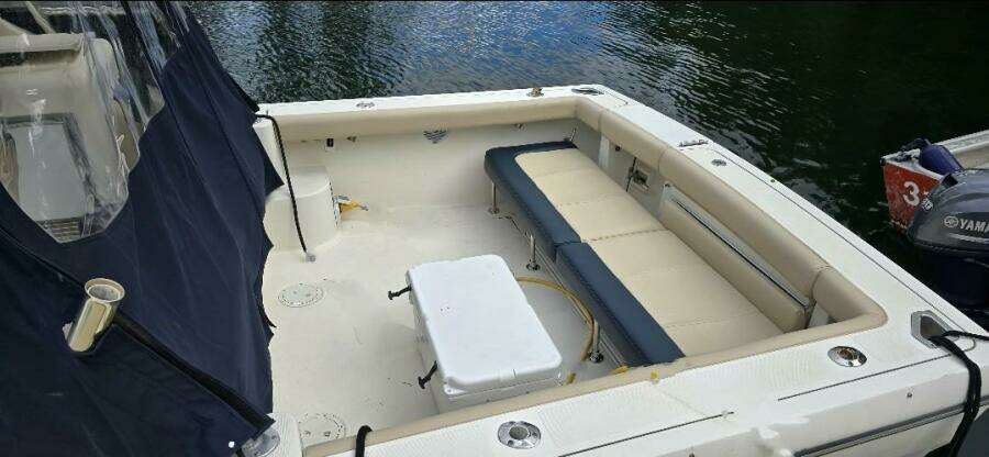 2000 Pursuit 3000 Express