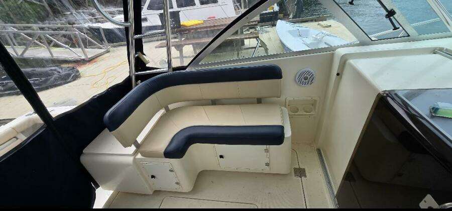 2000 Pursuit 3000 Express