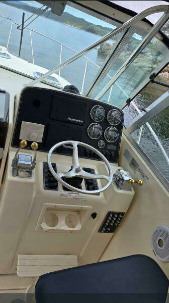 2000 Pursuit 3000 Express