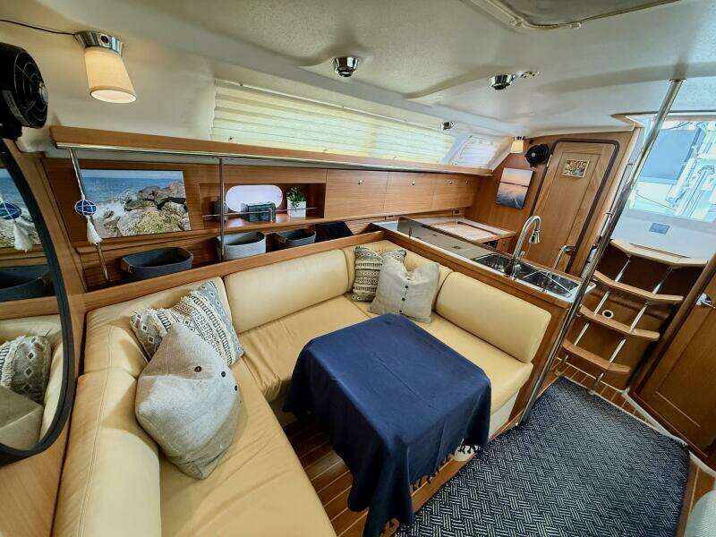 2011 Catalina 355