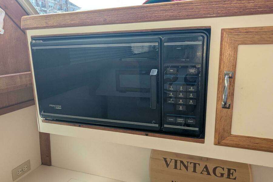 1988 Cape Dory 36 Flybridge Sedan Fast Trawler