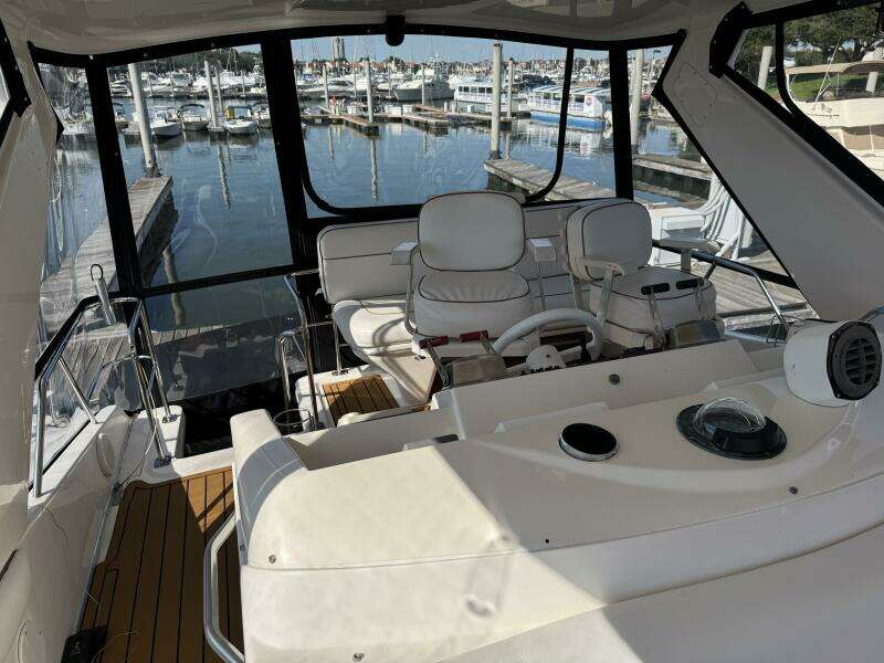 1998 Sea Ray 550 Sedan Bridge