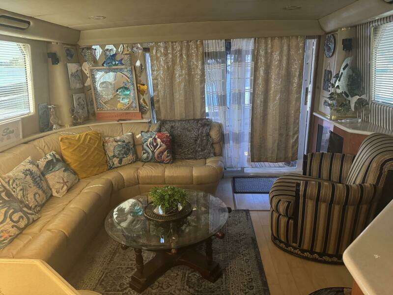 1998 Sea Ray 550 Sedan Bridge