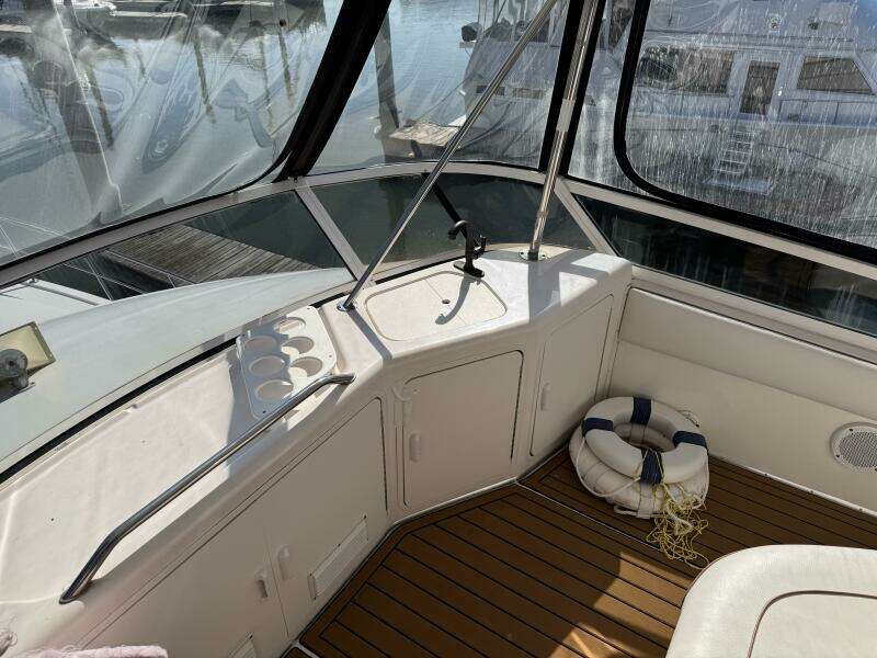 1998 Sea Ray 550 Sedan Bridge
