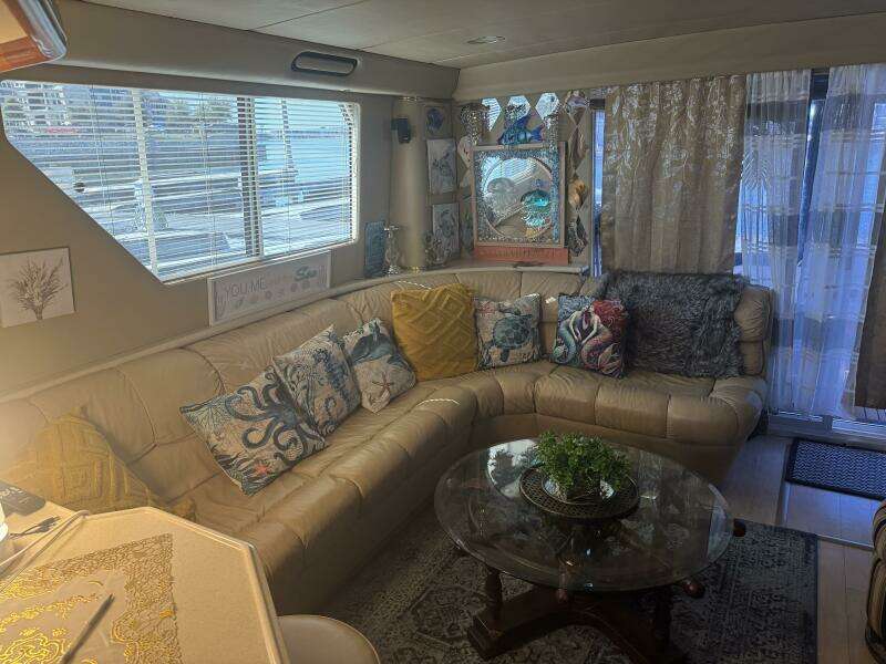 1998 Sea Ray 550 Sedan Bridge