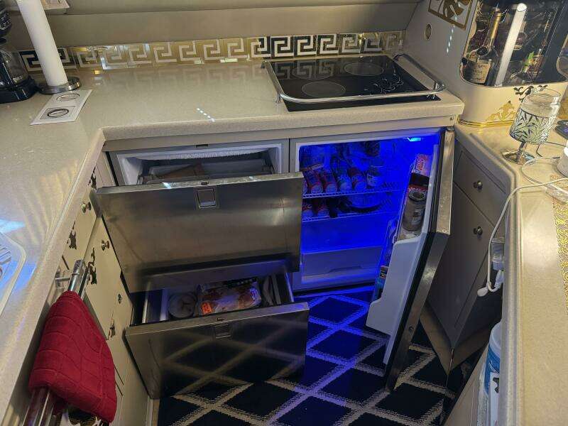 1998 Sea Ray 550 Sedan Bridge