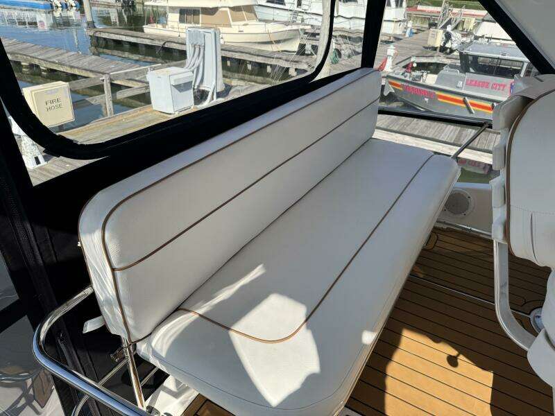 1998 Sea Ray 550 Sedan Bridge