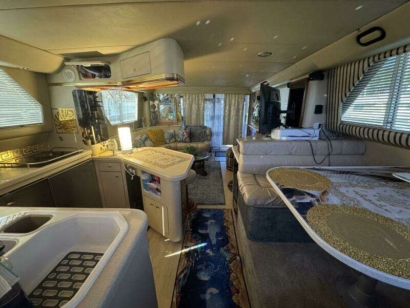 1998 Sea Ray 550 Sedan Bridge