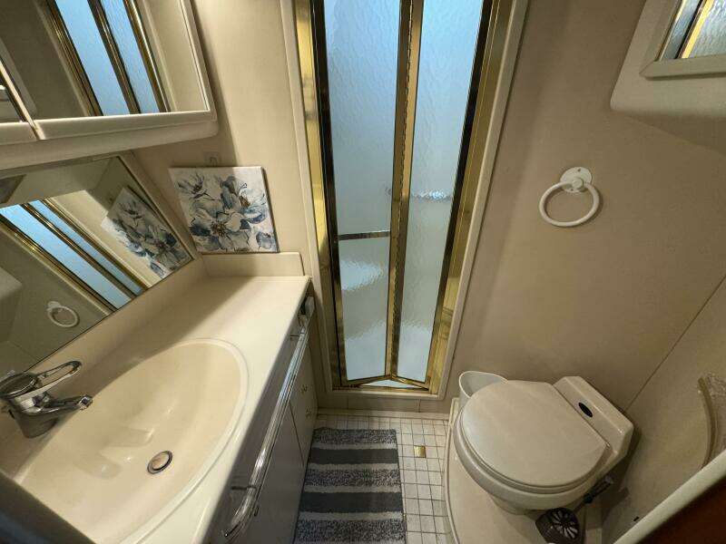 1998 Sea Ray 550 Sedan Bridge