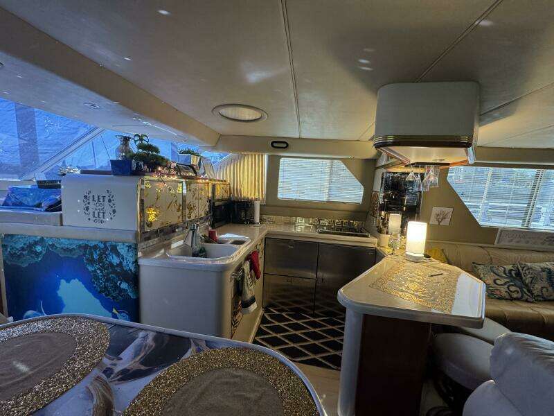 1998 Sea Ray 550 Sedan Bridge