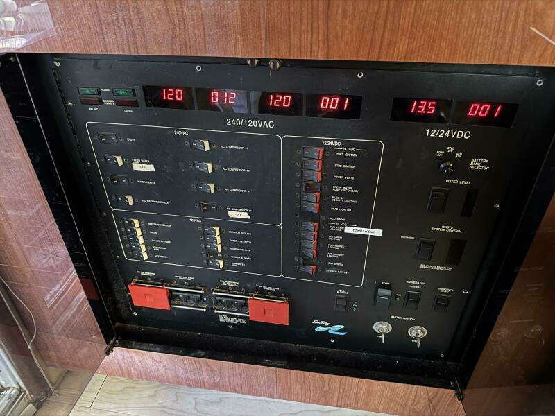 1998 Sea Ray 550 Sedan Bridge