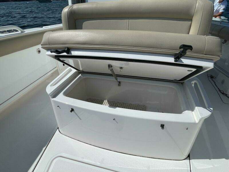 2019 Everglades 273 CC