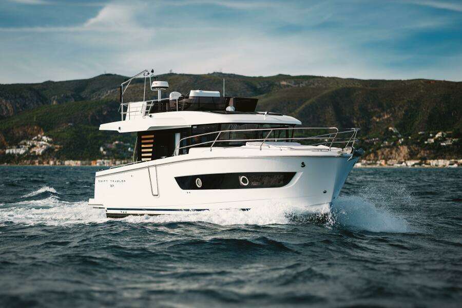 2026 Beneteau Swift Trawler 37