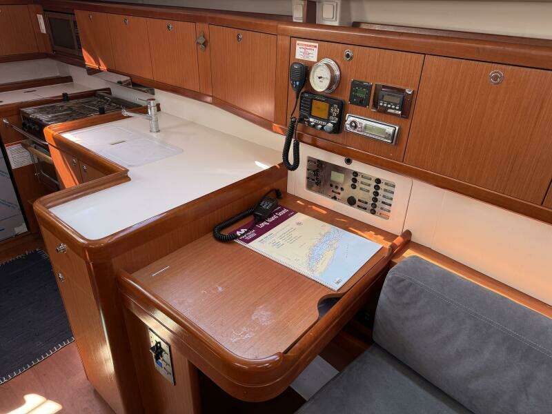 2010 Beneteau Oceanis 43