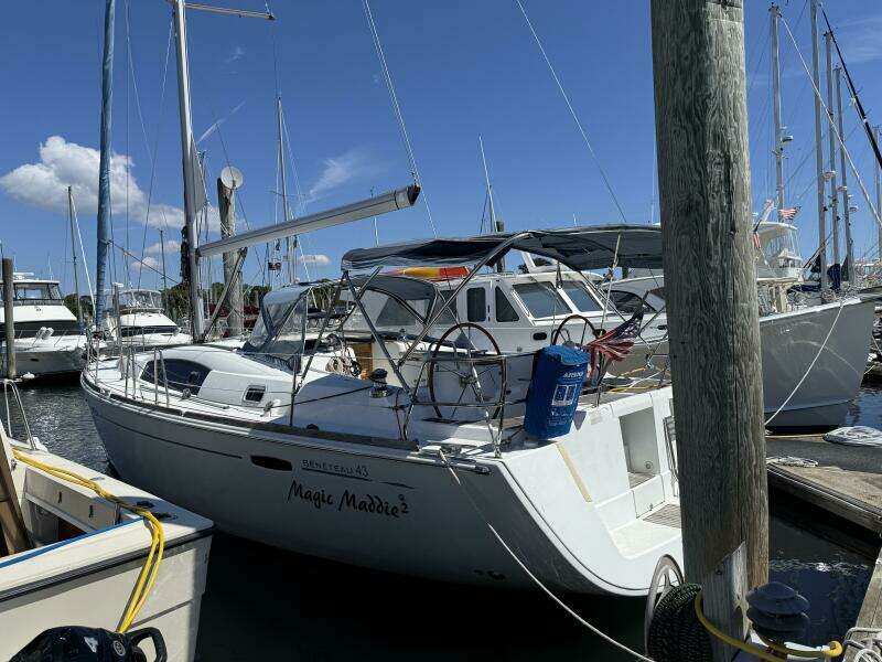2010 Beneteau Oceanis 43