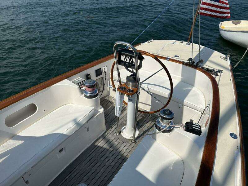 GALLUP, 2011 Alerion 33