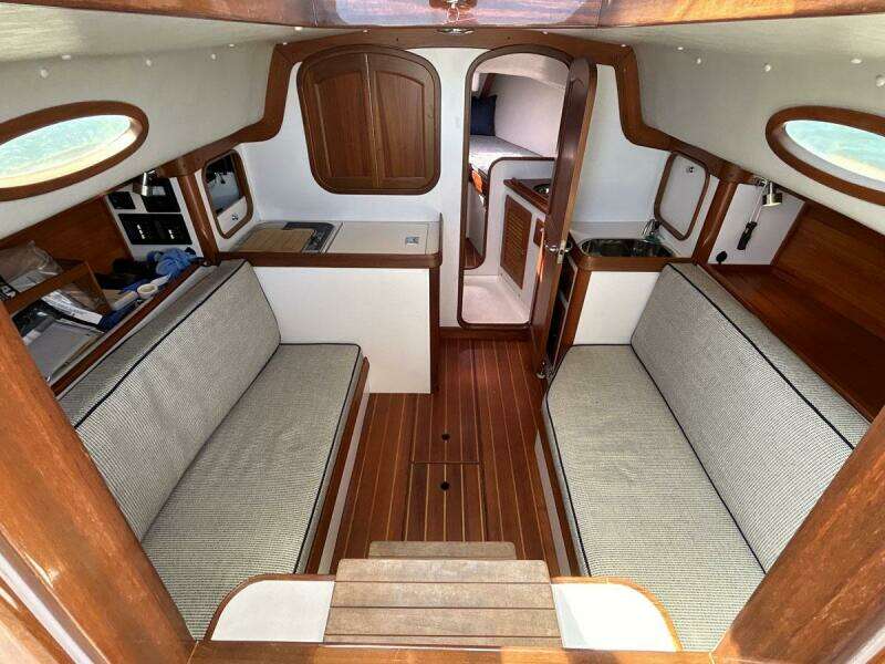 GALLUP, 2011 Alerion 33