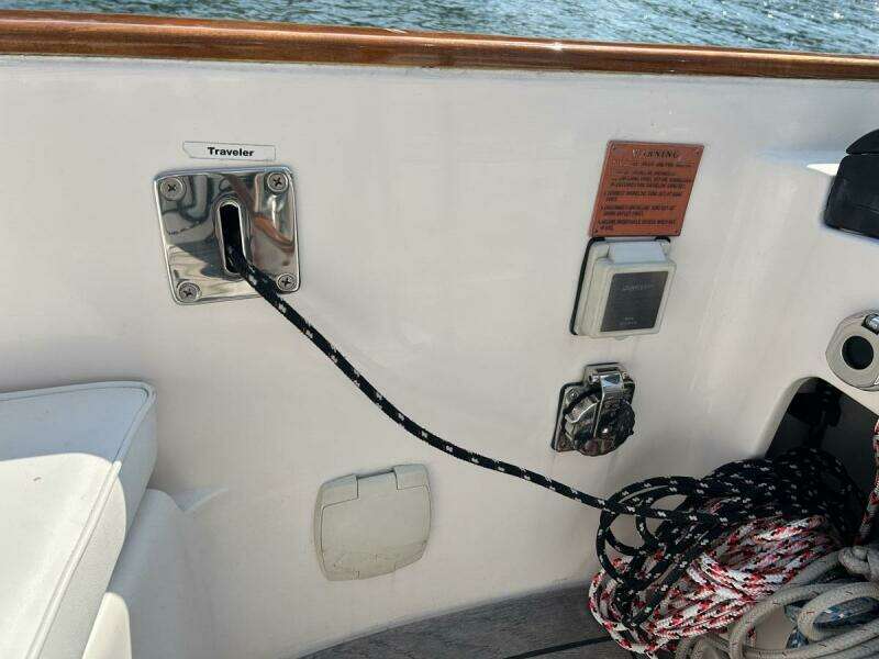 GALLUP, 2011 Alerion 33