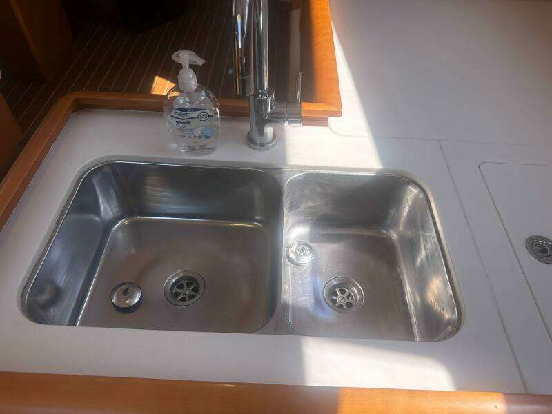 1035 SO509 Galley Sinks