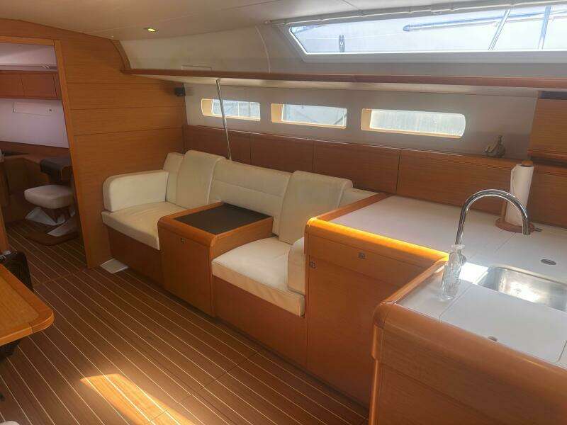 1029 SO509 Starboard Salon Seating