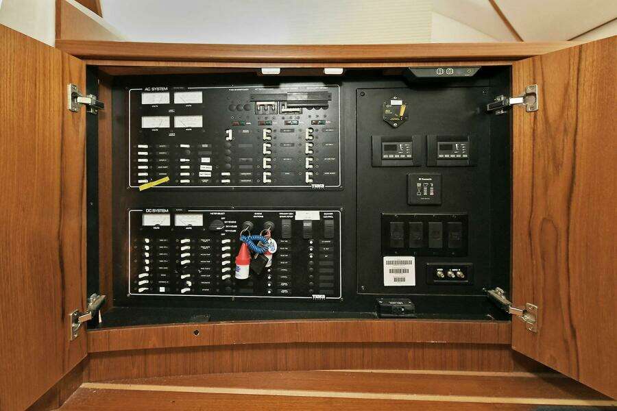 2015 Tiara Yachts 48 Convertible