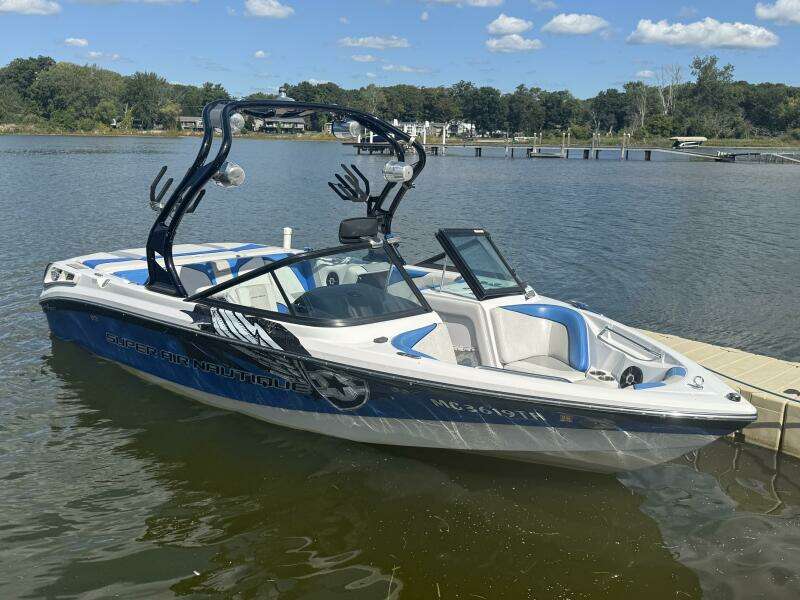 2010 Correct Craft Super Air Nautique