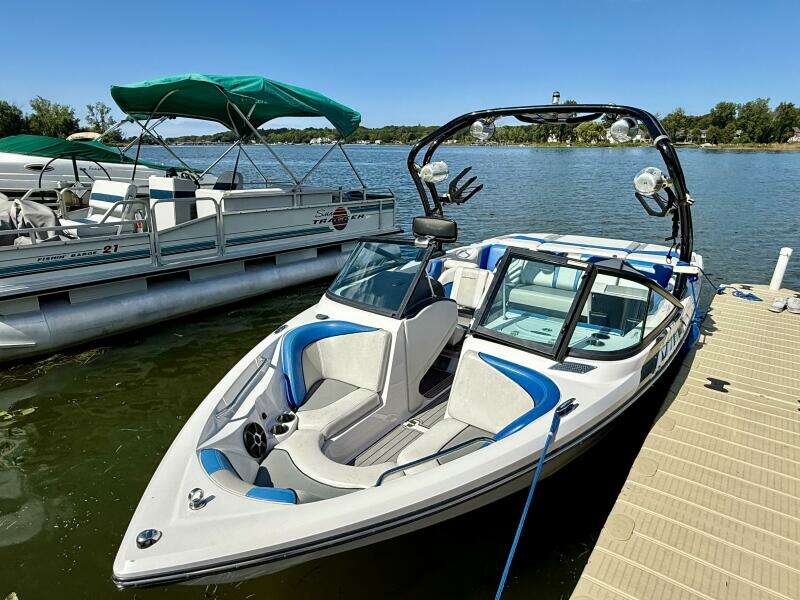 2010 Correct Craft Super Air Nautique