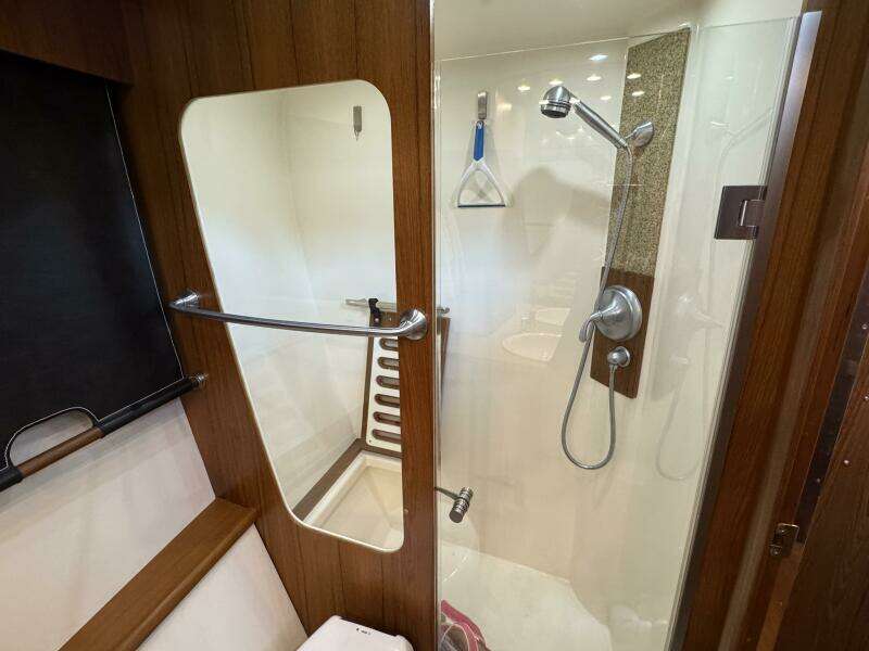 2014 Tiara Yachts 5800 Sovran