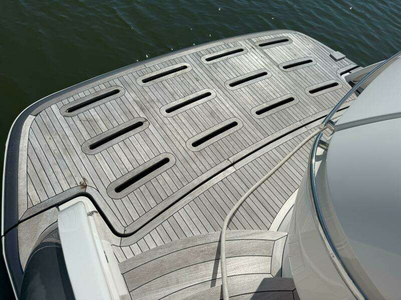 2014 Tiara Yachts 5800 Sovran