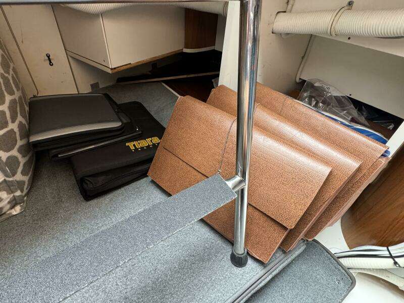 2014 Tiara Yachts 5800 Sovran