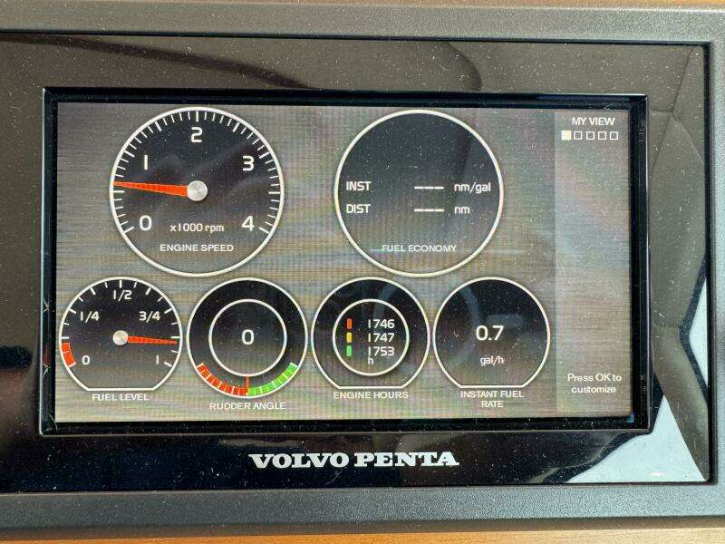 2014 Tiara Yachts 5800 Sovran