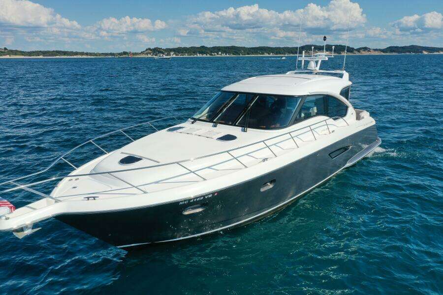 2014 Tiara Yachts 5800 Sovran