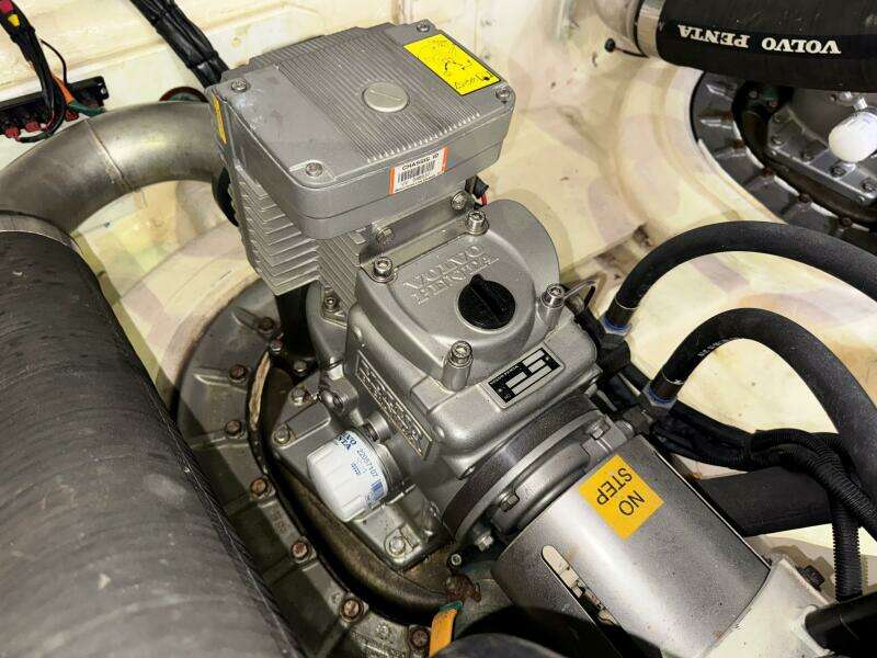 2014 Tiara Yachts 5800 Sovran