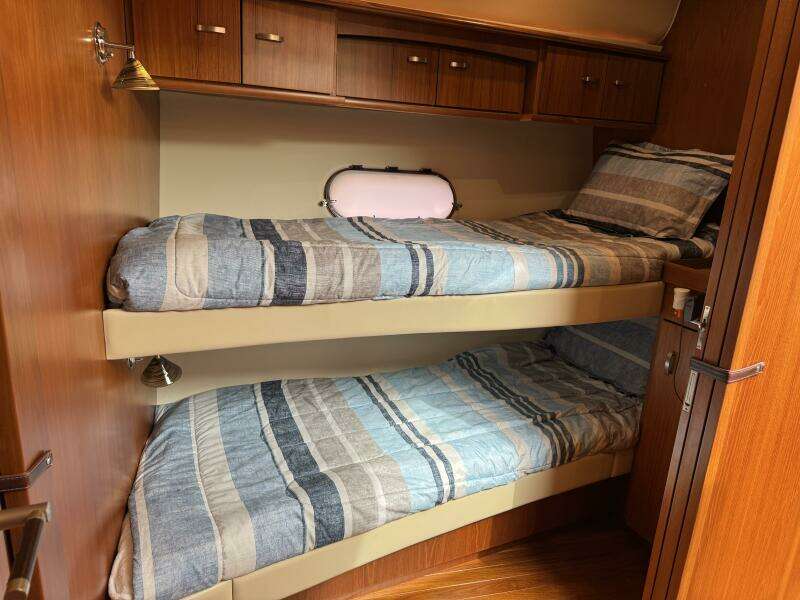 2014 Tiara Yachts 5800 Sovran