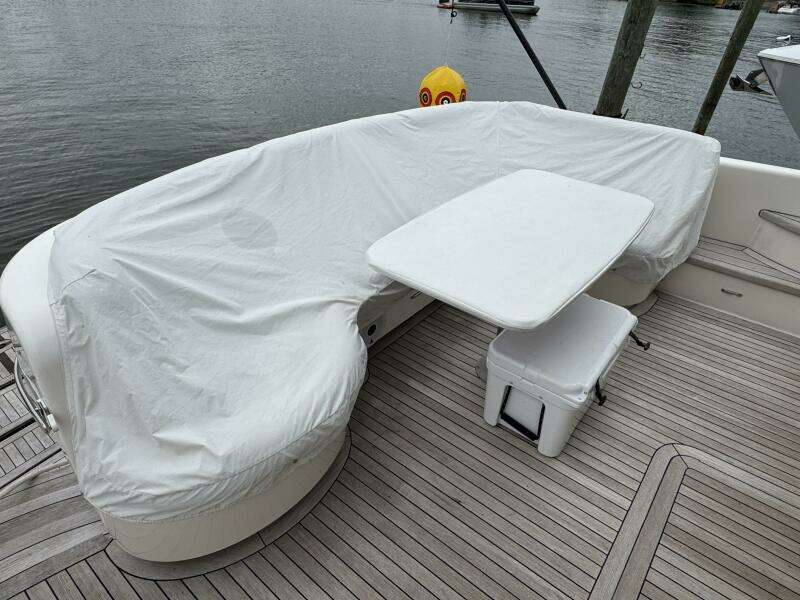 2014 Tiara Yachts 5800 Sovran