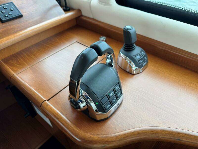 2014 Tiara Yachts 5800 Sovran