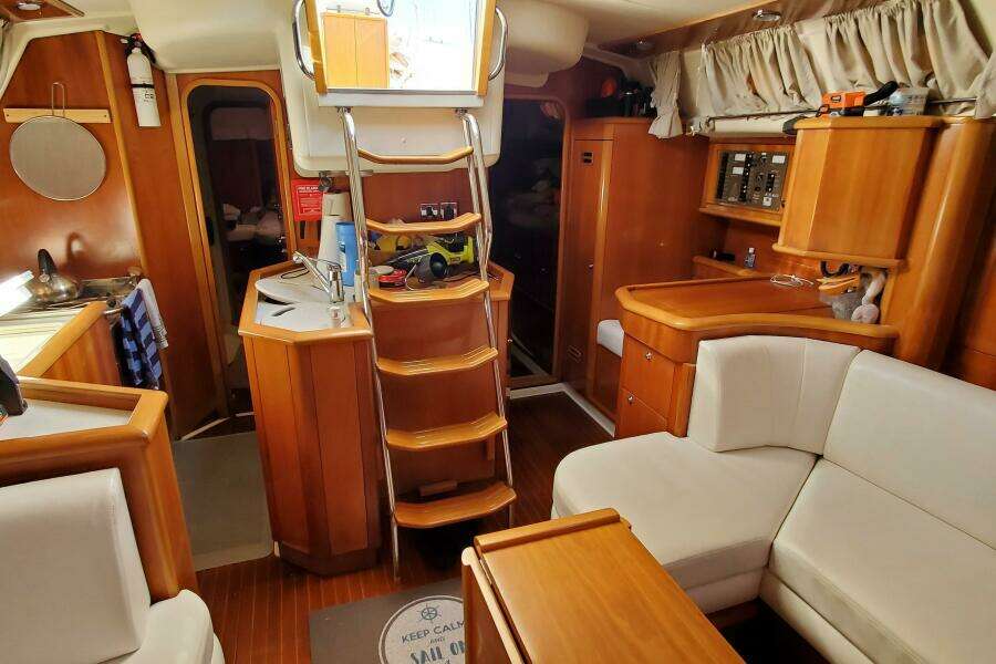 2001 Moody 42 Center Cockpit